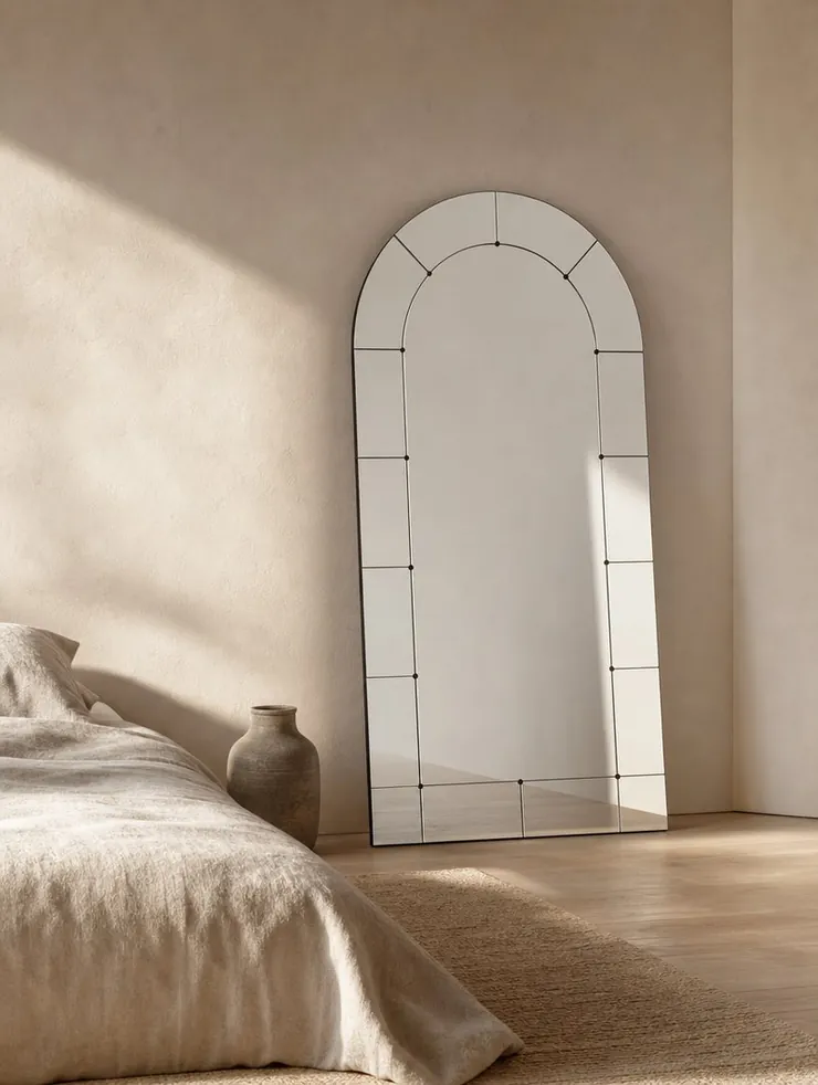 The arch in a bedroom