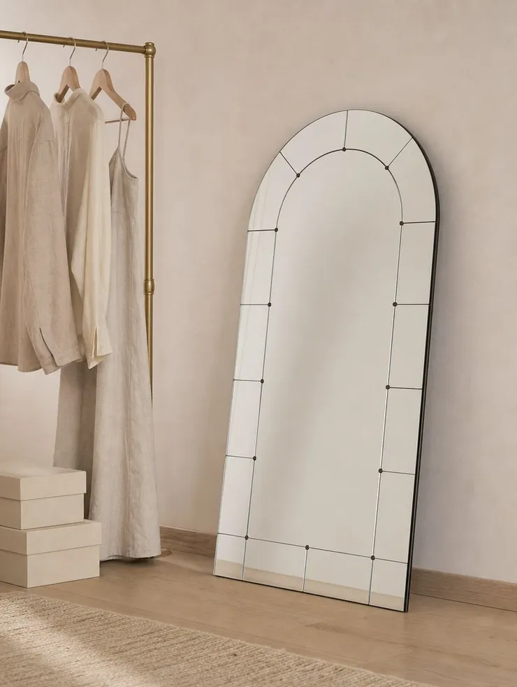 The arch in a dressing corner